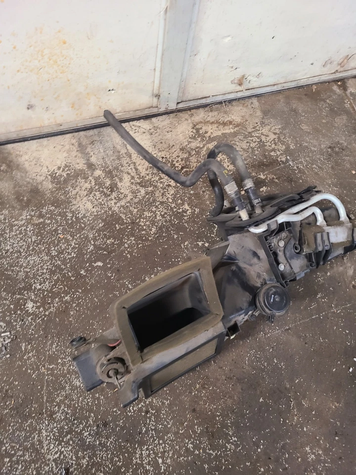 99-04 FORD F250 F350 DEBAJO DEL TABLERO CALENTADOR NÚCLEO CAJA DE AIRE MONTAJE DE CARCASA OEM Foto 2 de 4