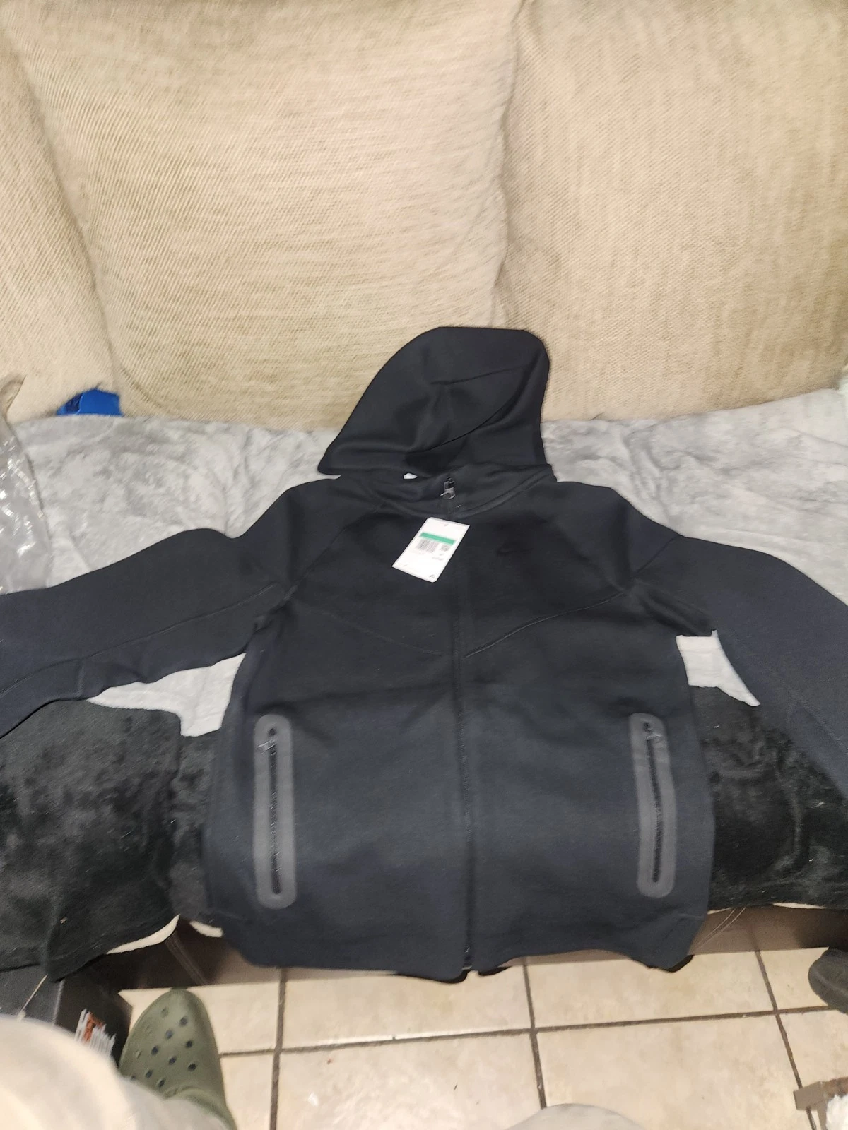 Nike Sportswear FD3285-010 Kids' Sz XL Black Tech Fleece Full Zip Hoodie $105
Opens in a new window