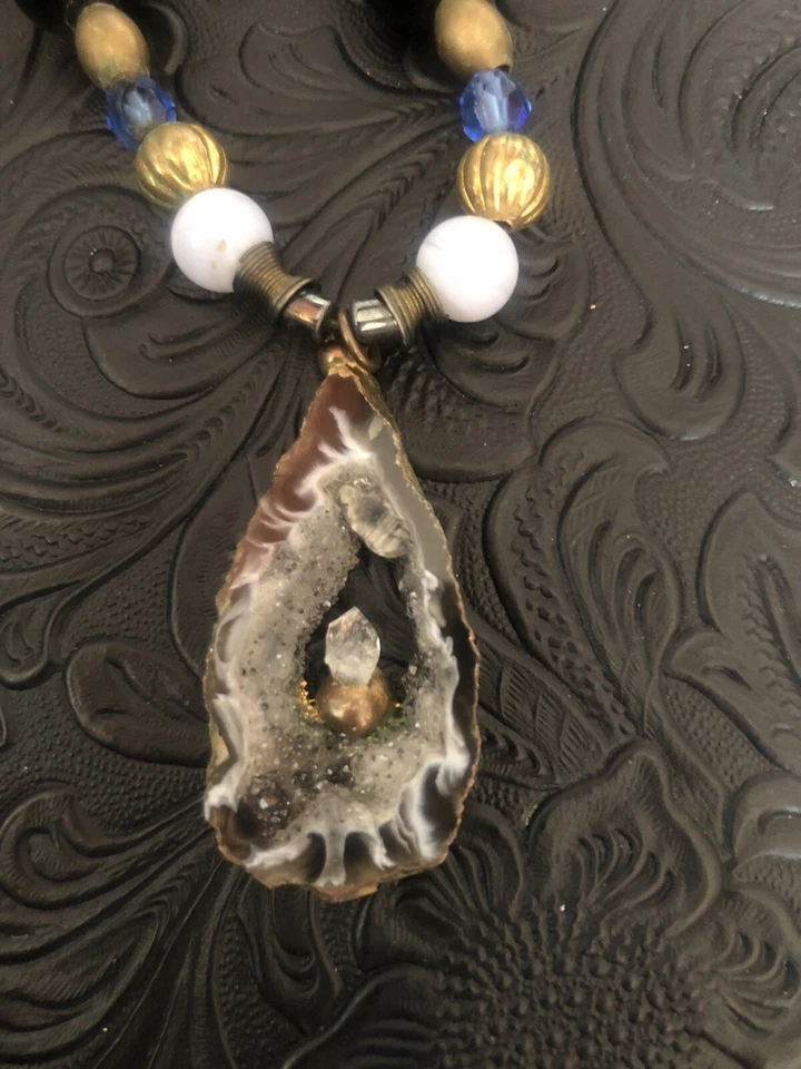 "Collar de piedras preciosas 24"", colgante de cristal de cuarzo druzy, artesanal, cuero boho" Foto 3 de 4