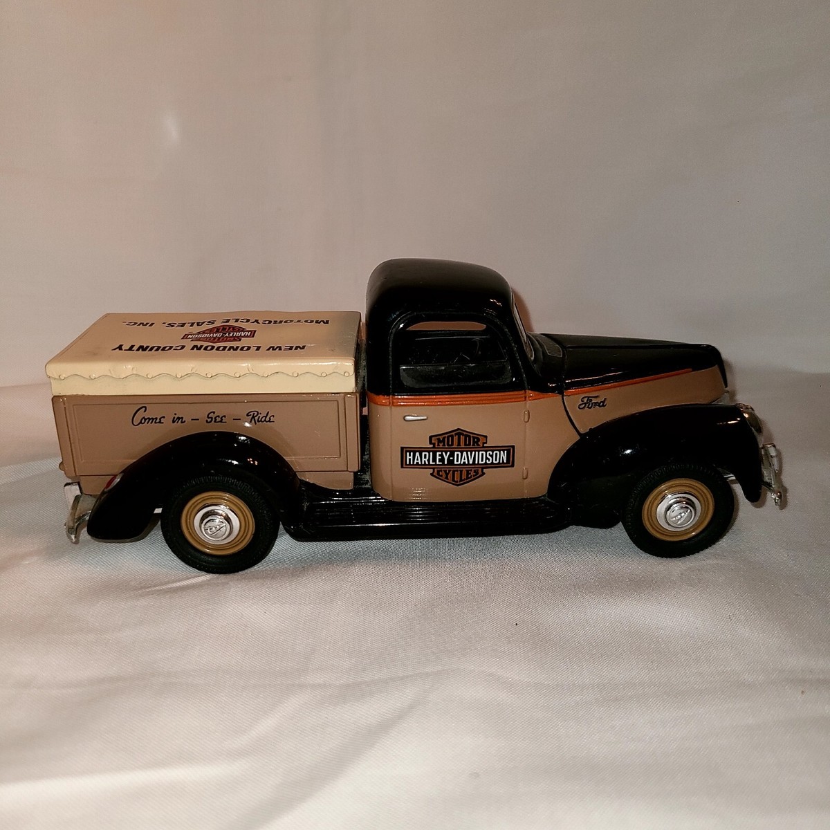 HARLEY-DAVIDSON 1:25 Scale 1940 FORD PICKUP BANK – Connecticut