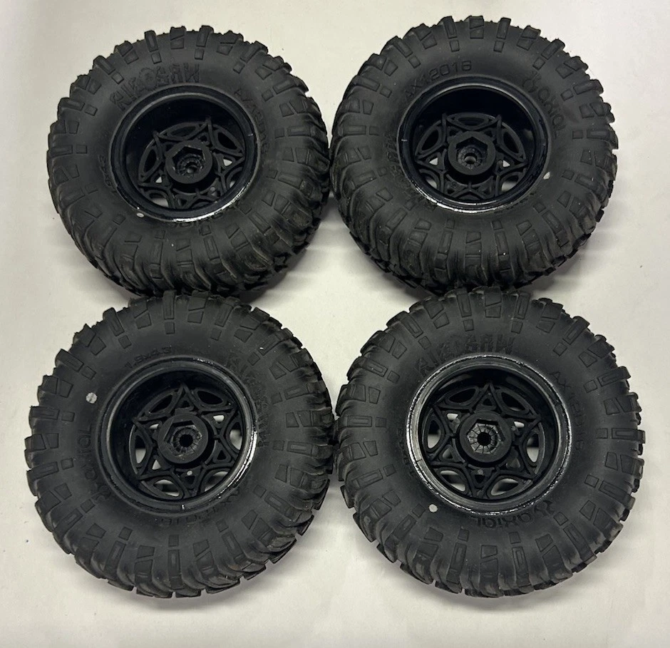 Axial Ripsaw 1.9” Rock Crawler Tires with rims AX12016 - Image 2 of 4