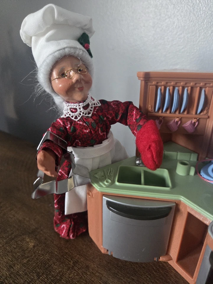 Byers Choice Kindle Baking/ Cooking Mrs Claus And More  - Image 2 of 4