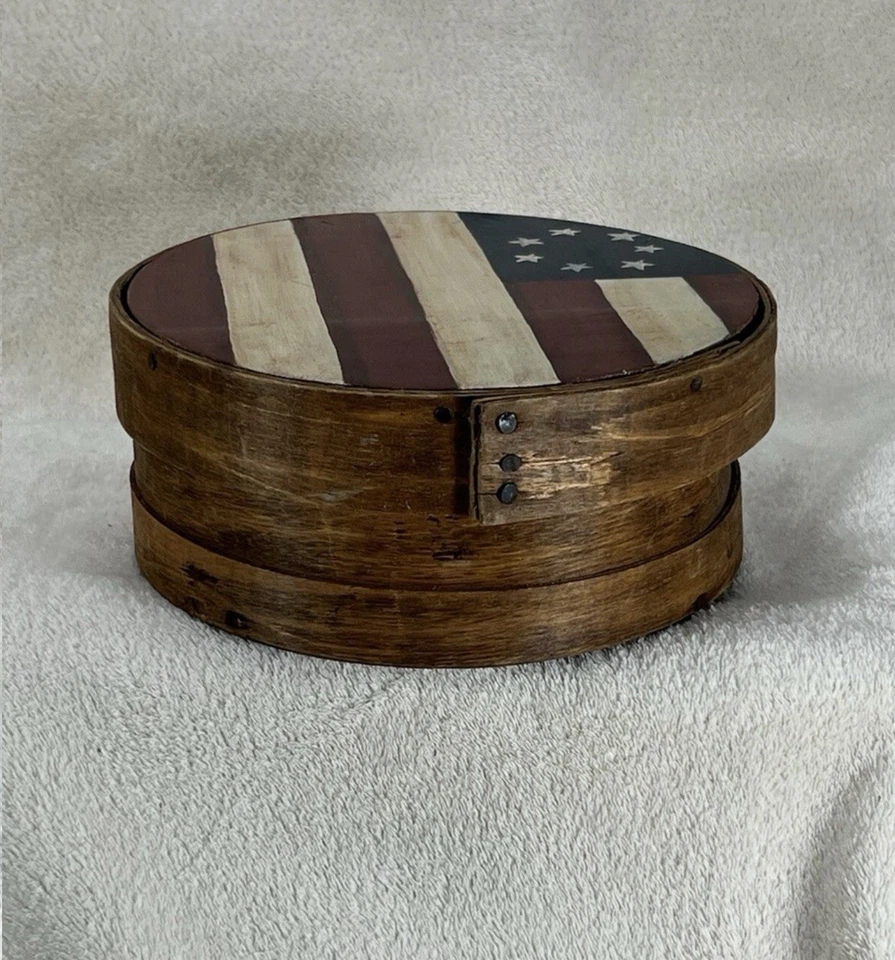 Beautiful Round Flag Americana Cheese Type Box Primitive - Image 3 of 4