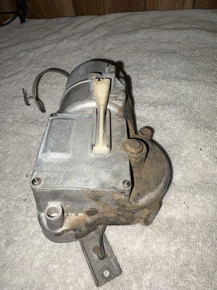 Chevrolet 1955 motor limpiaparabrisas eléctrico Delco 5047787 1955 motor limpiaparabrisas Delco Foto 4 de 4