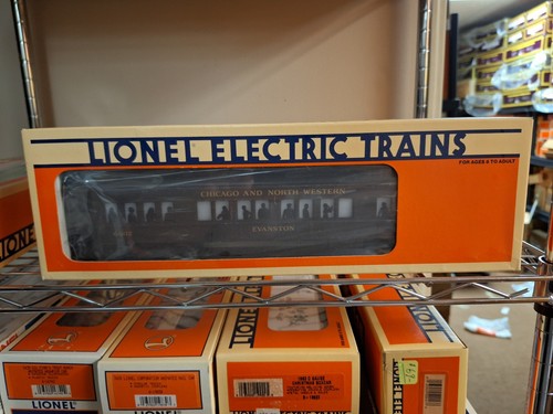 NEW in the box, Lionel #6-16050-54Chicago & Northwestern Hvywght Passenger Set - Picture 4 of 15