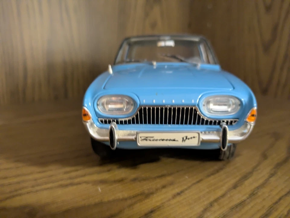Modellauto Ford Taunus 17M P3, auch bekannt als „Badewanne“ Maßstab 1:43 - Bild 2 von 4