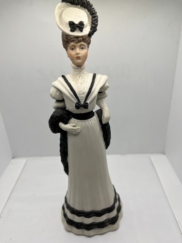Wedgwood Hyde Park Collection "Amelia" and "Lavinia" Porcelain Figurines - Picture 6 of 9