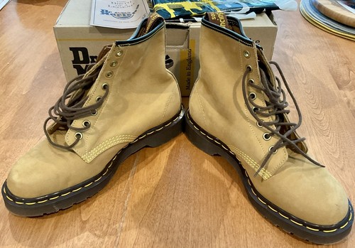 NIB DR MARTENS AIR WAIR W/BOUNCING SOLES WOMEN S6 WHEAT WATERBUCK 8 EYELET BOOTS - 第 8/16 張圖片
