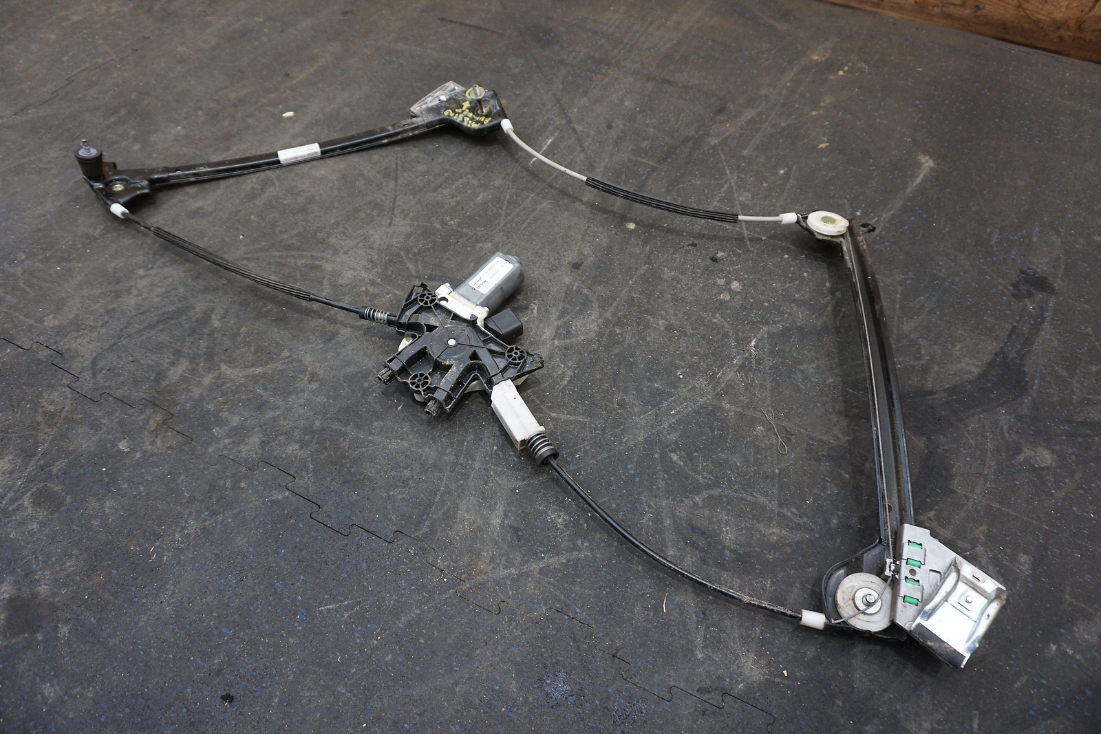 Right Passenger Door Window Regulator Motor 11A1562CP McLaren 650s Spider 2016