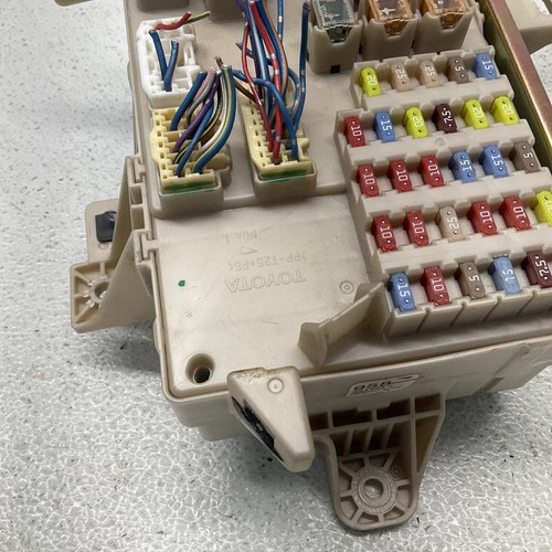 Lexus ES330 STD,Fuse Box Cabin,04-06,3.3L-V6,AT-U151E,3MZFE,82730-33230,Excellen - Picture 7 of 8