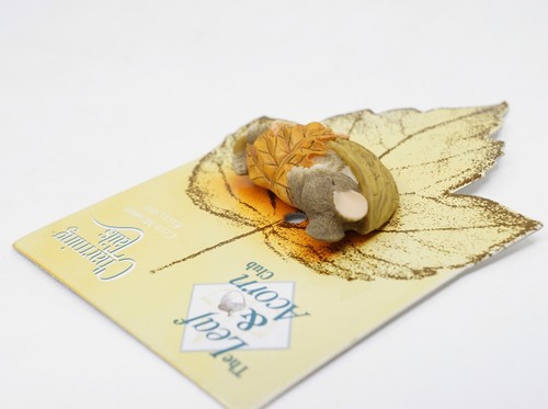 Charming Tails Leaf & Acorn Club Member Exclusive Lapel Pin Baby First Christmas - Picture 4 of 5