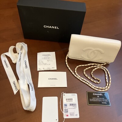 Chanel white wallet On chain with pink interior 21P Very Rare, GHW