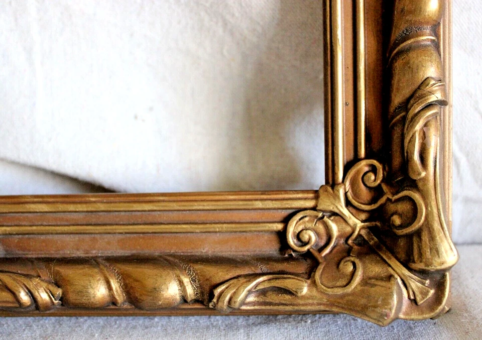 MINI MARCO DE FOTOS ANTIGUO DE MADERA DE 5" X 6" ORNAMENTADO DORADO ARTESANÍAS NUEVAS Foto 4 de 4