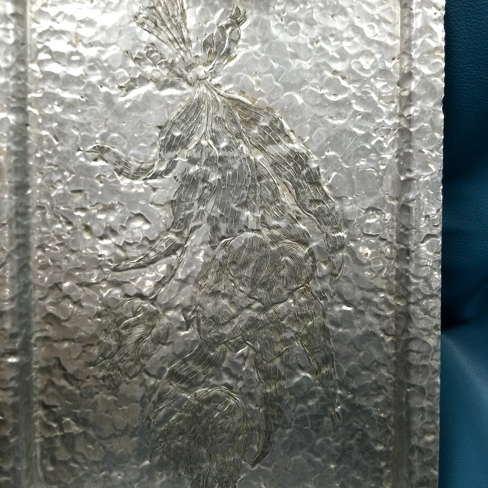 VTG MCM Hammered Aluminum Serving Tray Etched Tulips Floral Bow Handles