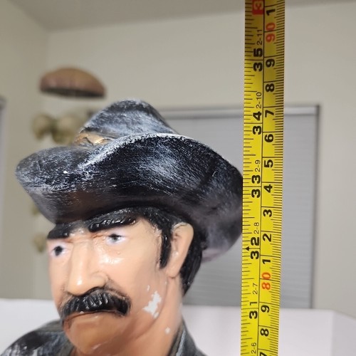 Vintage 1970's Chalkware Cowboy Statue Figure Western W/ Saddle 35 Inches - 第 2/18 張圖片