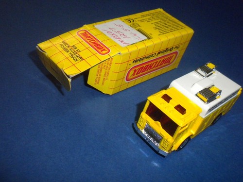 MACK AUXILIARY POWER FIRE TRUCK FLOODLIGHT NEWFIELD MATCHBOX CAR with BOX 1991 - Picture 6 of 7
