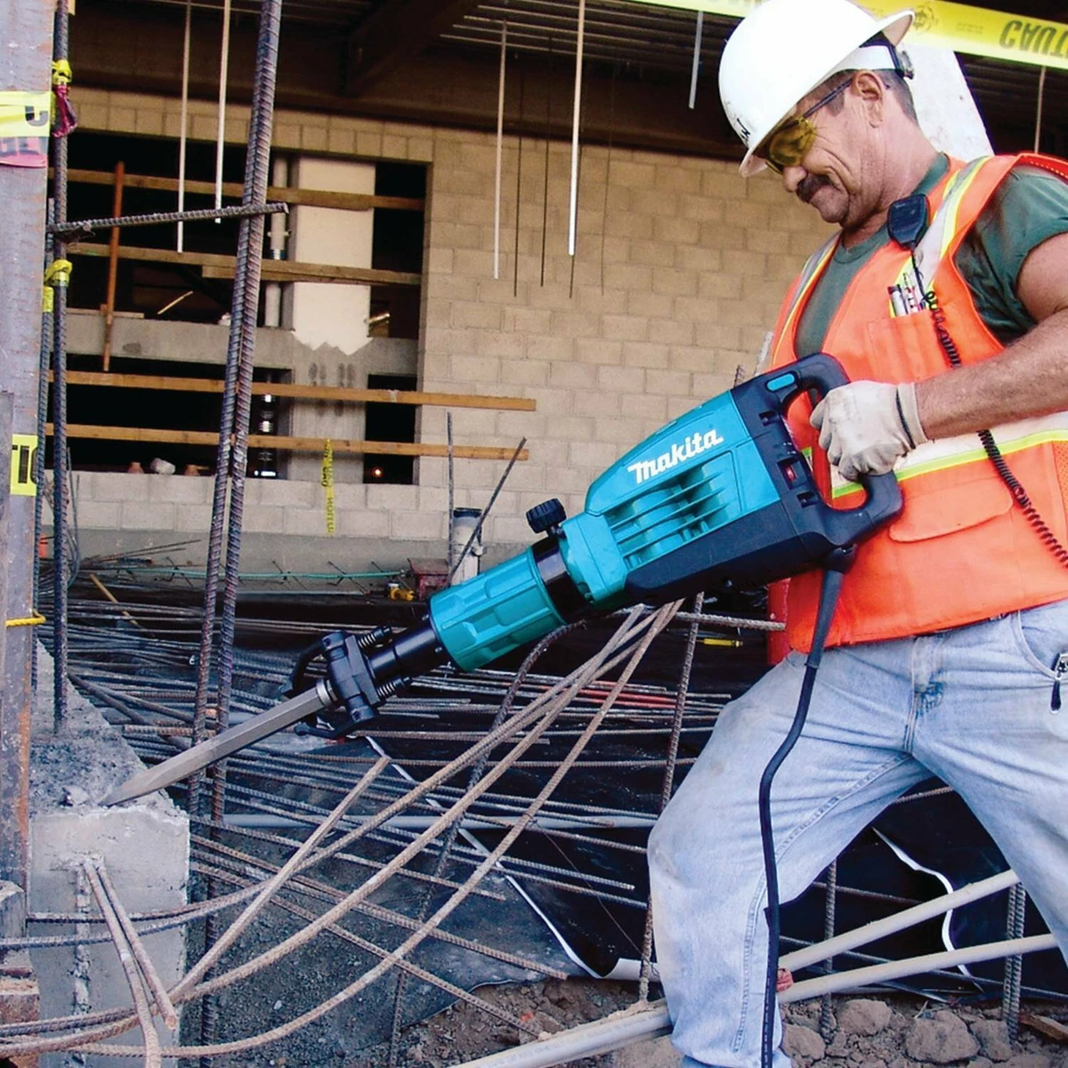 Makita HM1307CB 35 Pound 14.0 Amp Variable Speed Corded Demolition