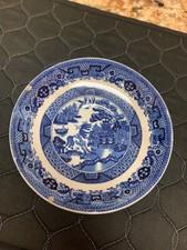 Blue Willow pattern plate -unbranded /unmarked 6.75" 3 men on bridge