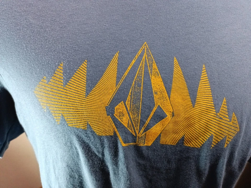 Volcom Men's Medium T-shirt Cotton Blend Mexico Multicolor Graphic Modern Fit - Image 2 of 4