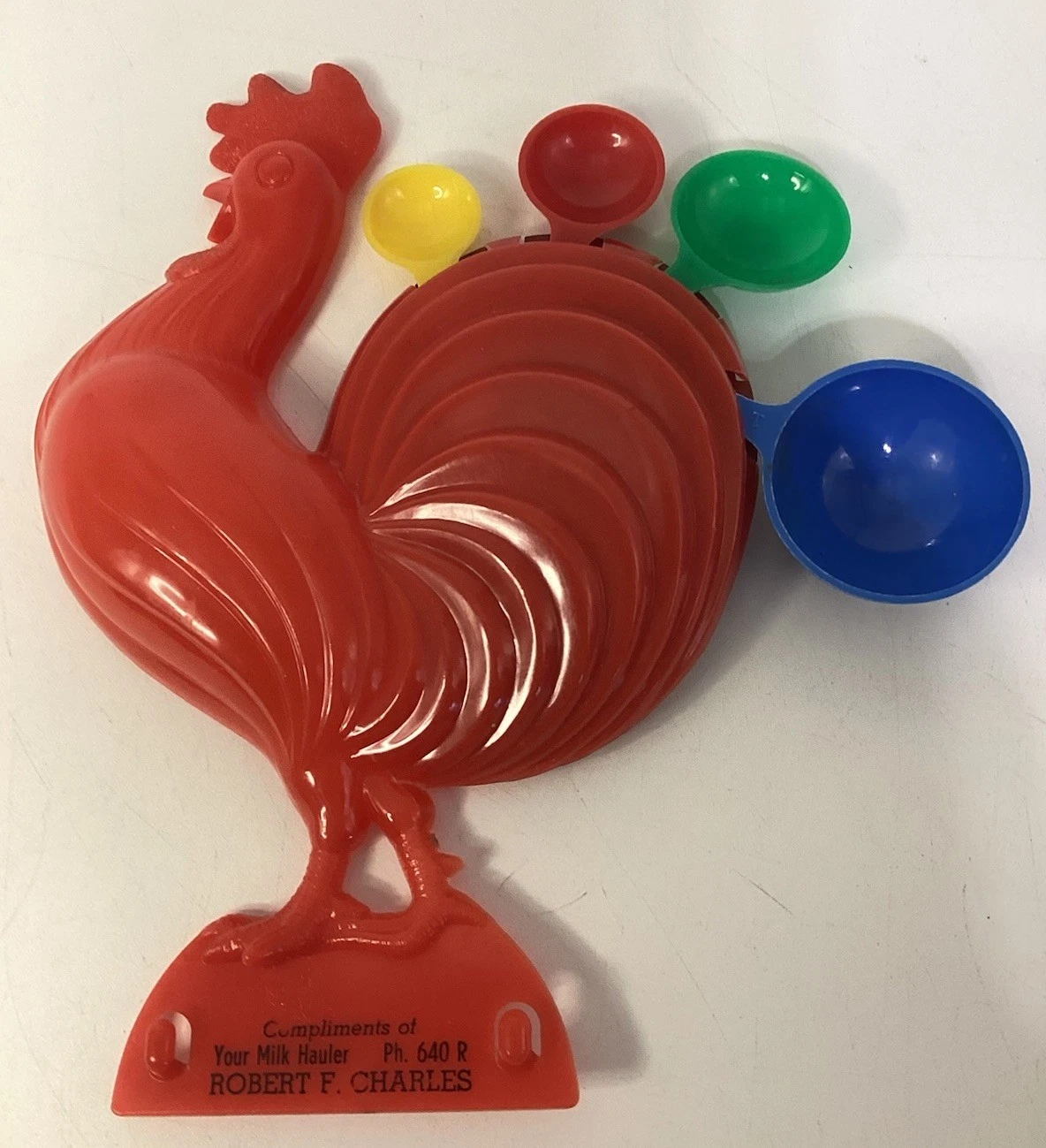Vtg MCM Plastic Rooster Measuring Spoon Holder With 4-Spoons Wall Hanger