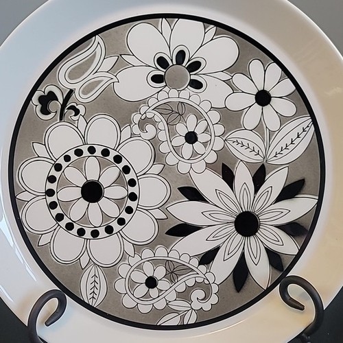 PREMIERE DeLuxe Japan Silhouette P-702 Black and White Floral Dinnerware (4) - Picture 6 of 10