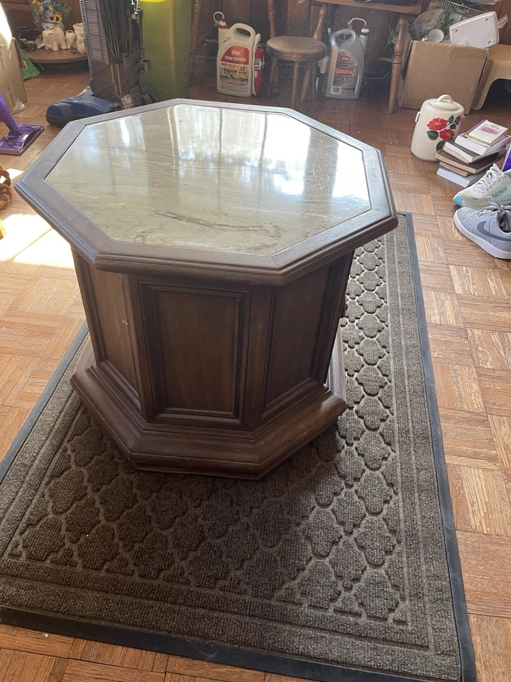 Mesa auxiliar - Mediados de siglo moderna de nogal doble puerta hexagonal años 60 Foto 2 de 4