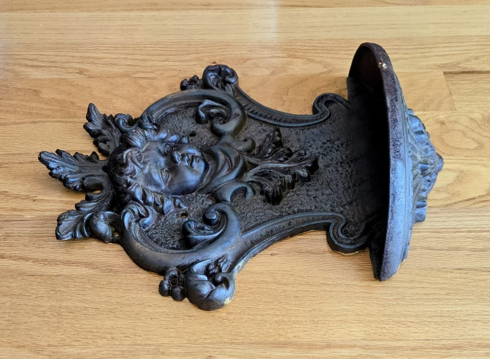 De colección Querubín Hierro Fundido Alimentador de Pájaros Flor Maceta Montable en Pared Foto 3 de 4