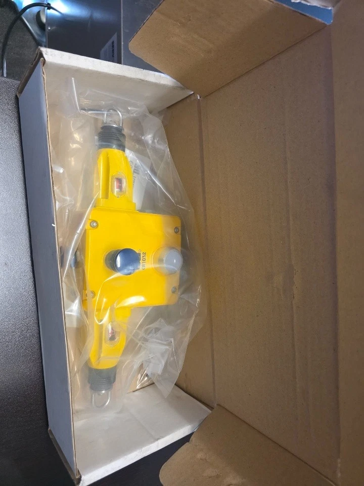 Interruptor de tracción de emergencia de cuerda Omron Automation 44506-7420 ER1032-042NEL 240V nuevo Foto 3 de 4