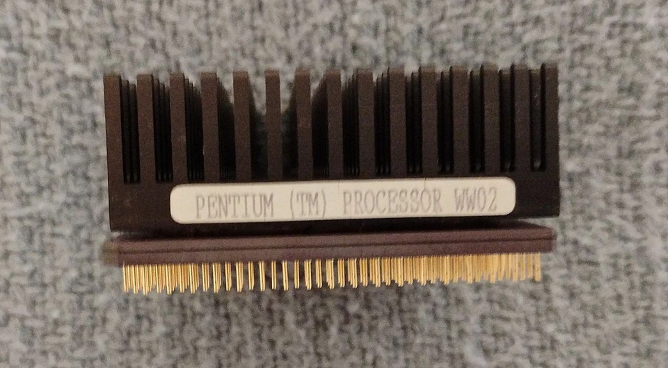 Vintage Intel Pentium 90Mhz CPU 80502-90 SX957 W/Heatsink Packard Bell 110CDT - Image 2 of 4