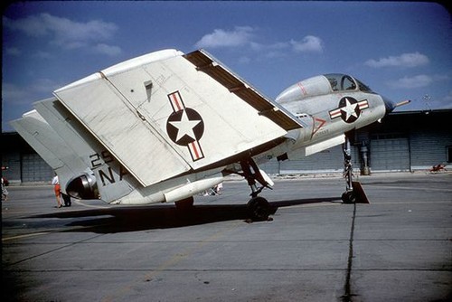 F7U-3/3M Cutlass nose section+refueling probe for Hobbycraft 1/48 CAT4 R48041 - Picture 11 of 12