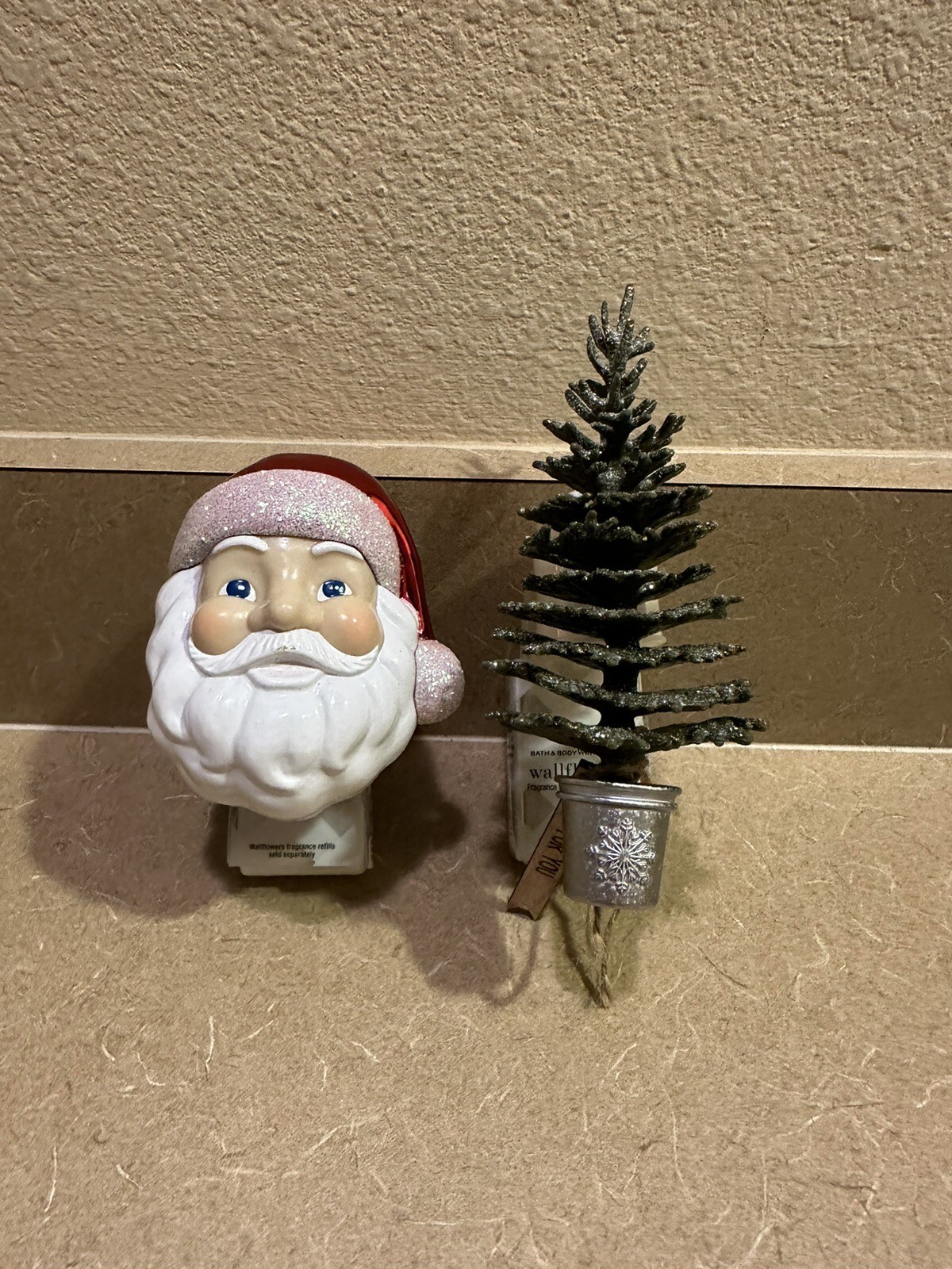 Lot 2 Bath & Body Works Wallflower Christmas Plug-In Diffuser Santa Tree NEW-image