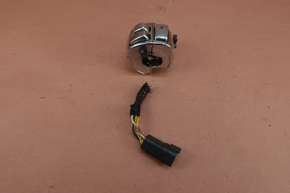 2000-2006 Harley Davidson FLSTFI Fat Boy RIGHT CONTROL START STOP SWITCH - Image 4 of 4