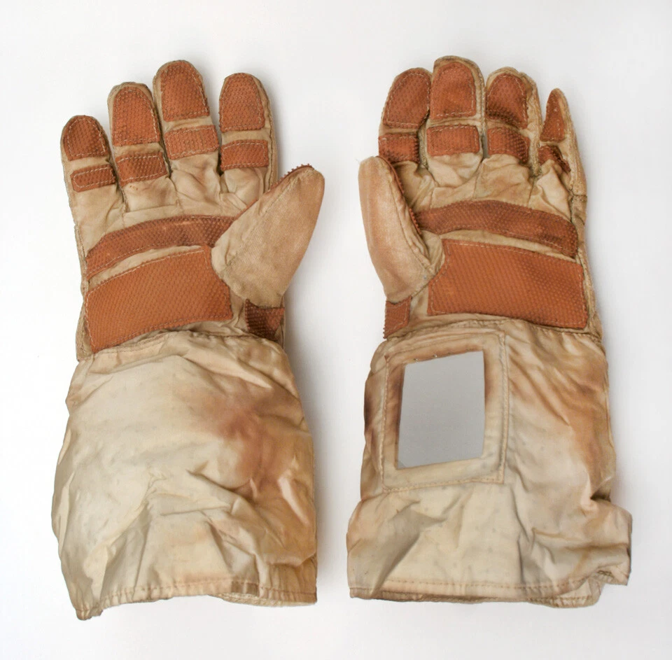 PAIR OF GLOVES FOR SOVIET MOONWALKER SPACESUIT *KRECHET*