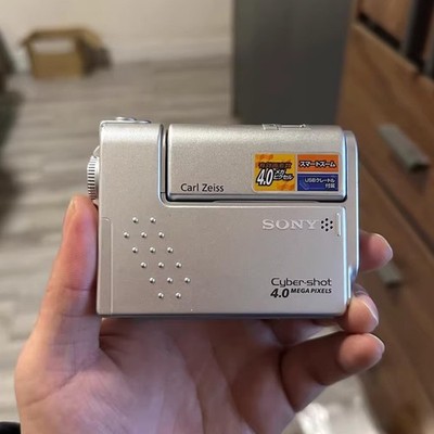 Sony Cyber-shot DSC-F77 Digital Camera 4.0MP Compact Built-in