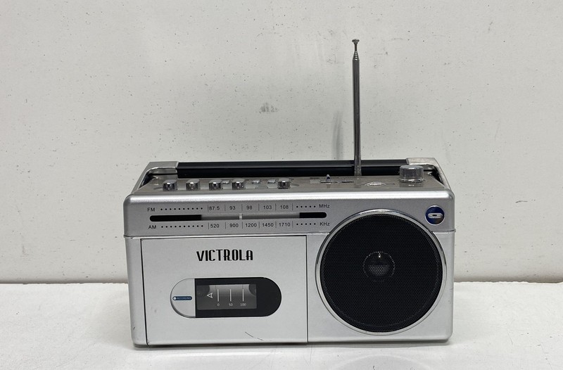 Victrola Cassette Player VBB-25 Silver AM FM Radio