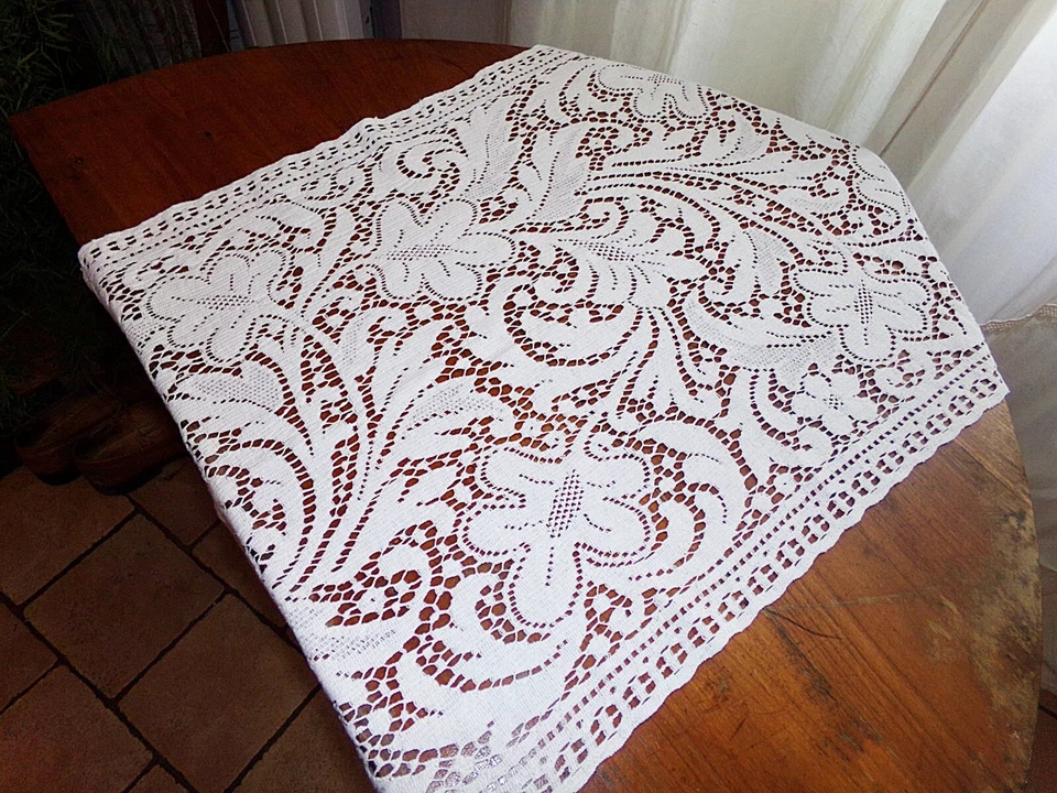 France Vintage - Grand Chemin de table ancien en crochet blanc - Photo 2/4