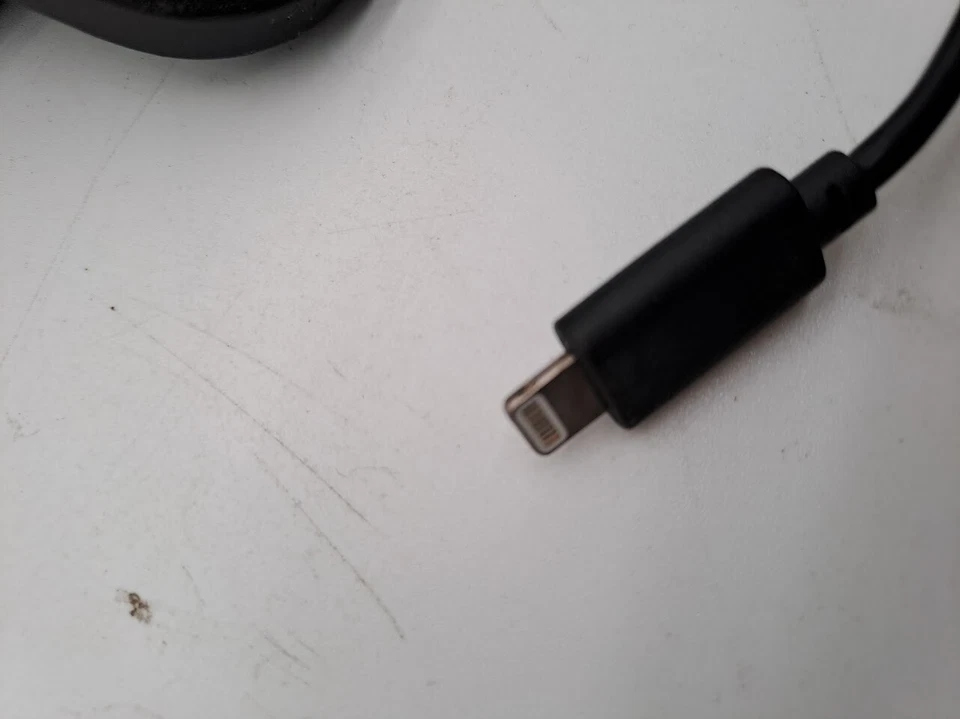 Lote de 7 Teclado Belkin B2B130 con Cable con Soporte para iPad con Conector Lightning Foto 4 de 4