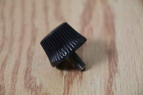 SPLENDID DE LUXE MODEL A RADIO THREADED DIAL KNOB BAKELITE 1/4" x 1 1/8" - Picture 2 of 4