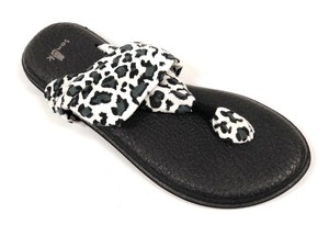 sanuk cheetah flip flops