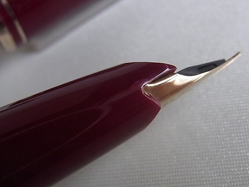 Montblanc Fountain Pen Burgundy GT Cartridge Filling System Steel EF Nib - Picture 12 of 12