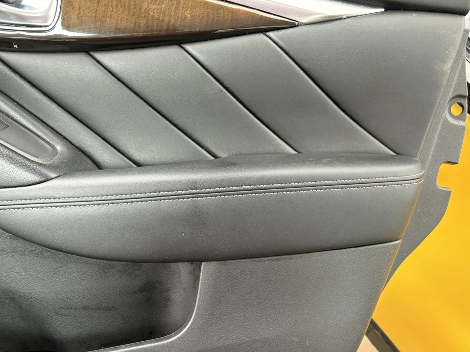 2014-2017 INFINITI Q50 Front Right Passenger Side Door Panel Cover. Foto 3 de 3