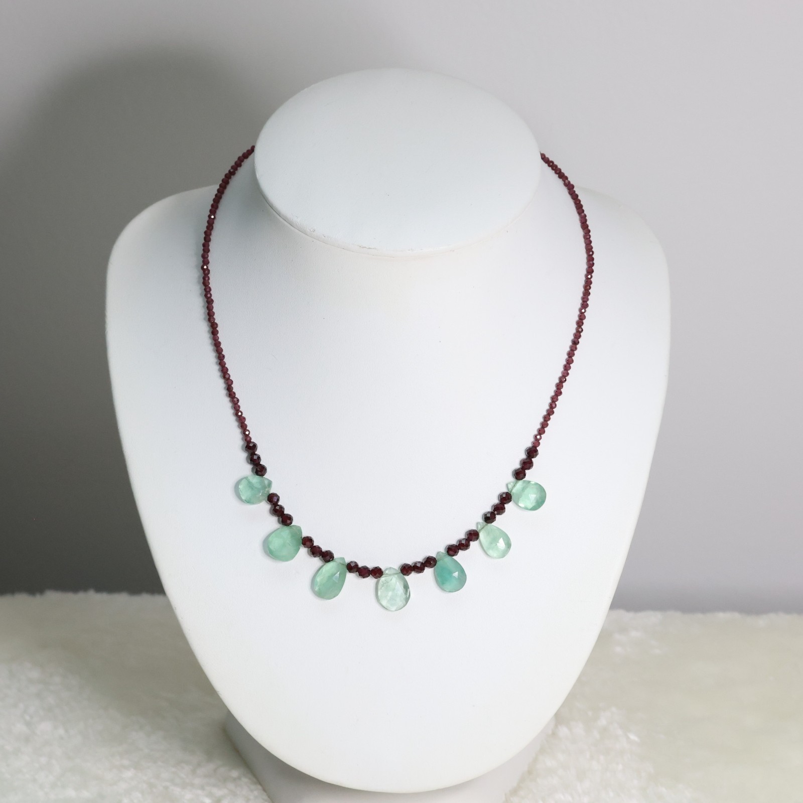 Collier grenat fluorite verte | Bijou en pierre précieuse naturelle fine fait main