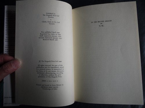 OLIVIA By Olivia - Hardcover 1981 with dust jacket. - Foto 4 di 8