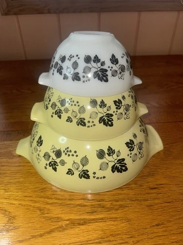 Vintage 3 Pc. Pyrex Yellow Black Gooseberry Cinderella Mix Bowls 441, 442, 444
