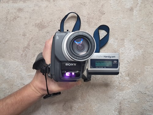 SONY DCR-TRV320E CAMCORDER DIGITAL 8 / HI8 / 8MM VIDEO-8 TAPE VIDEO CAMERA - Bild 2 von 24
