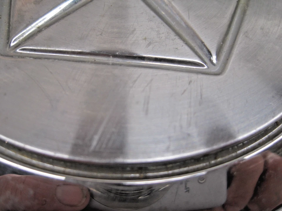 MOPAR 4126954 1984-1986 Chrysler LeBaron New Yorker cubierta de rueda de alambre tapa central Foto 4 de 4