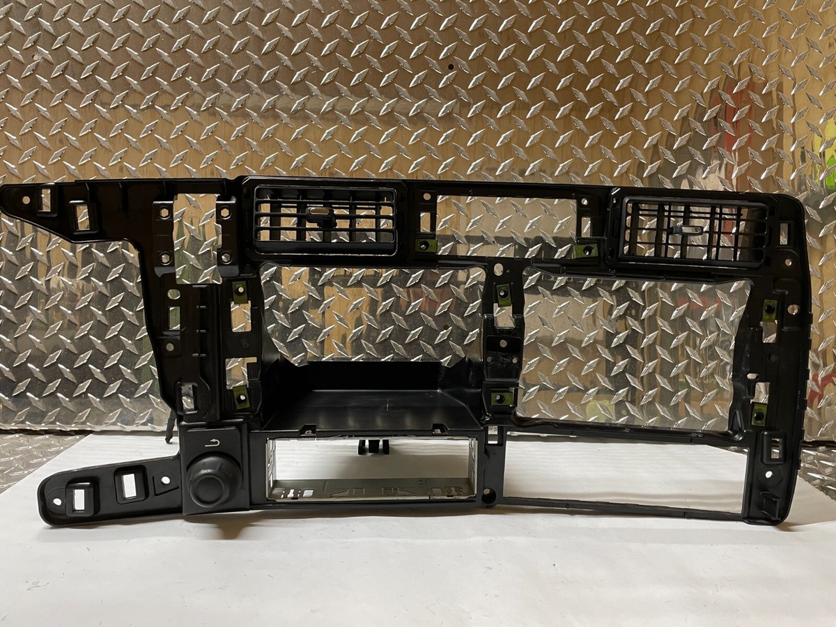 Kenworth T680 Dash Panel S77-1039-2601 With Q27-1012-101 And Radio