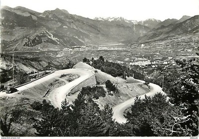 Postkarte - 05 - Hautes Alpes - Le Col de Vars - Les Lacets - Au fond Guille