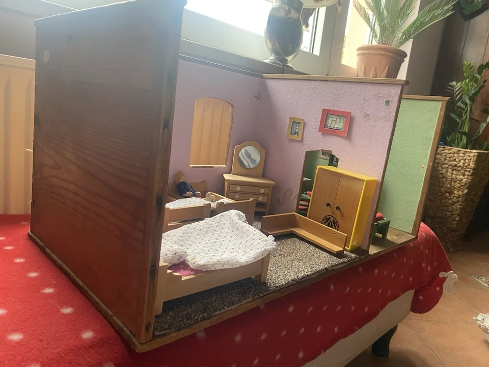 Altes Puppenhaus mit Möbel - Bild 2 von 3