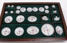BEAUTIFUL DOLLHOUSE MINIATURE PORCELAIN DISH SET 24 PIECE 4 PLACE SETTINGS  ..